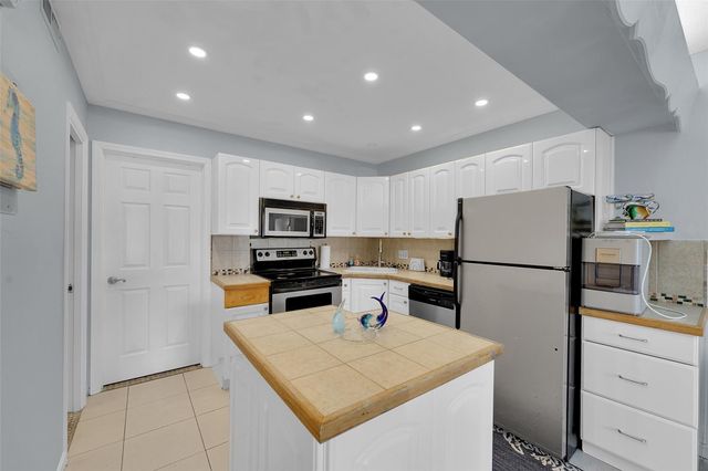 4627 Bougainvilla Dr Apt 1A, Fort Lauderdale, FL 33308