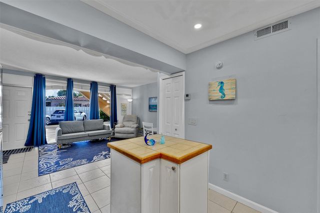 4627 Bougainvilla Dr Apt 1A, Fort Lauderdale, FL 33308