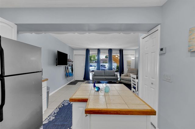 4627 Bougainvilla Dr Apt 1A, Fort Lauderdale, FL 33308