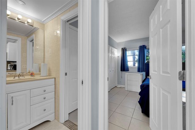 4627 Bougainvilla Dr Apt 1A, Fort Lauderdale, FL 33308