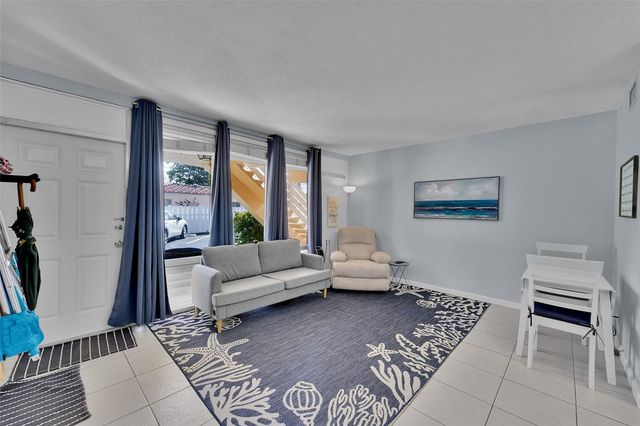 4627 Bougainvilla Dr Apt 1A, Fort Lauderdale, FL 33308