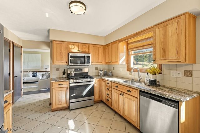 831 River Road, Hinckley, OH 44233