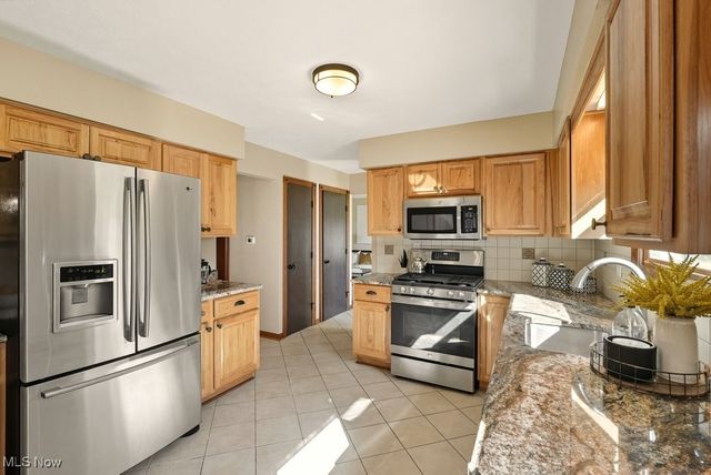 831 River Road, Hinckley, OH 44233