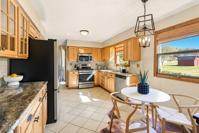 831 River Road, Hinckley, OH 44233