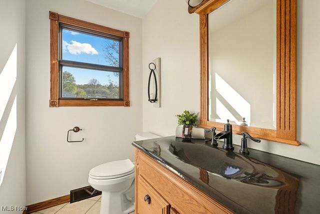 831 River Road, Hinckley, OH 44233