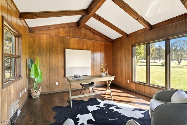 831 River Road, Hinckley, OH 44233