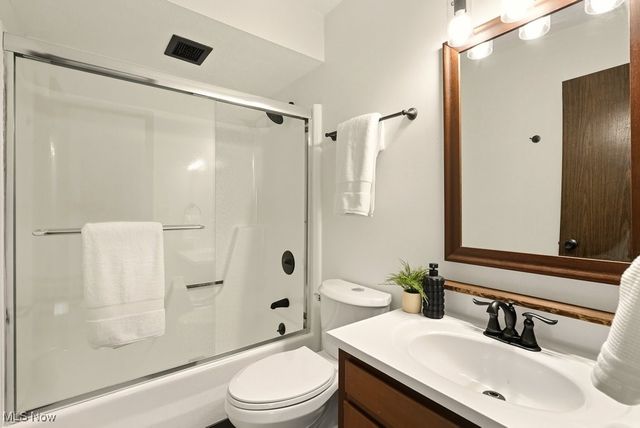 831 River Road, Hinckley, OH 44233