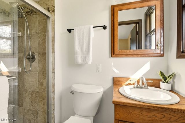 831 River Road, Hinckley, OH 44233