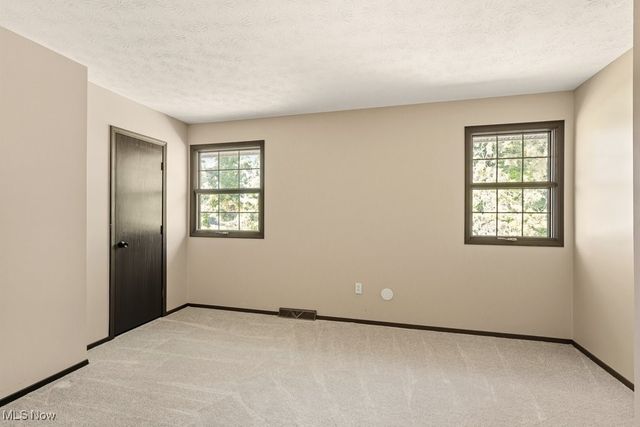 831 River Road, Hinckley, OH 44233