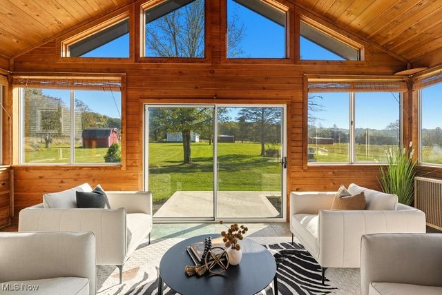 831 River Road, Hinckley, OH 44233