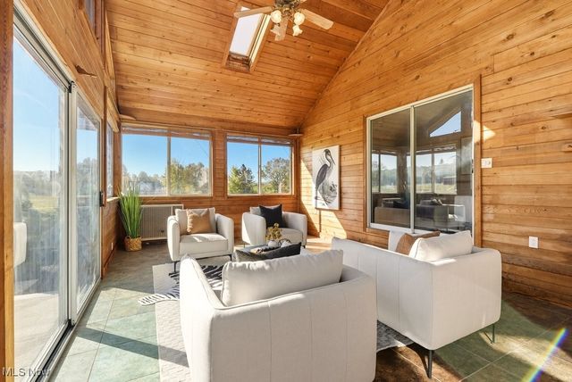 831 River Road, Hinckley, OH 44233