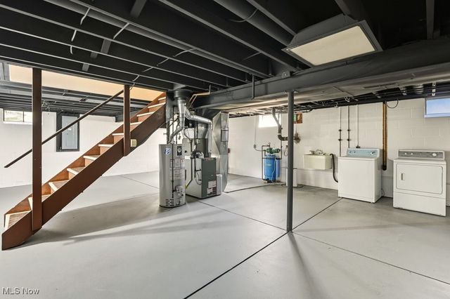 831 River Road, Hinckley, OH 44233