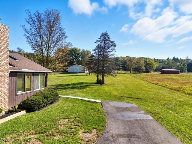 831 River Road, Hinckley, OH 44233