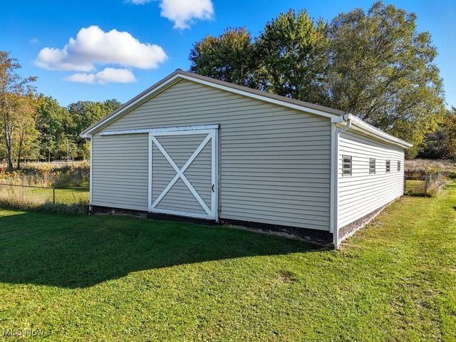 831 River Road, Hinckley, OH 44233