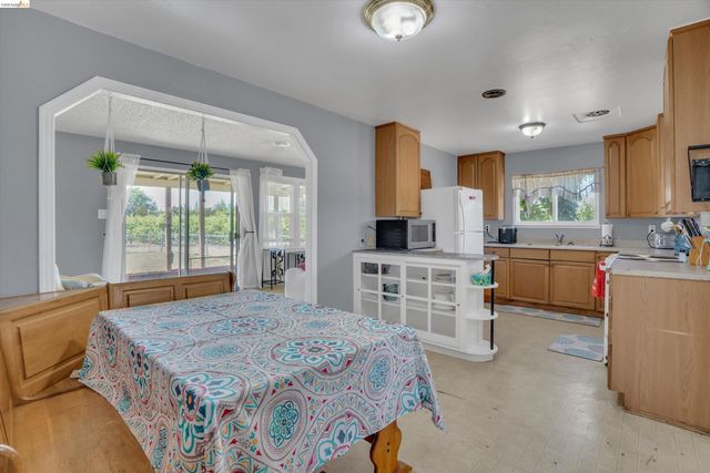 2080 Ohara Ave, Oakley, CA 94561
