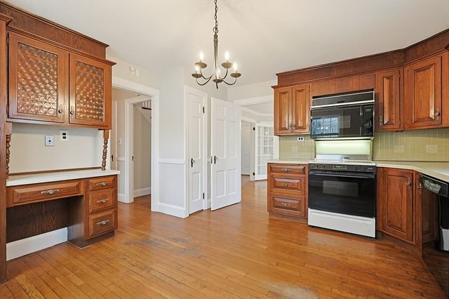 155 Bond St, Norwood, MA 02062