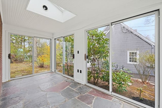 155 Bond St, Norwood, MA 02062