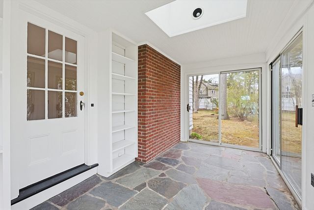 155 Bond St, Norwood, MA 02062