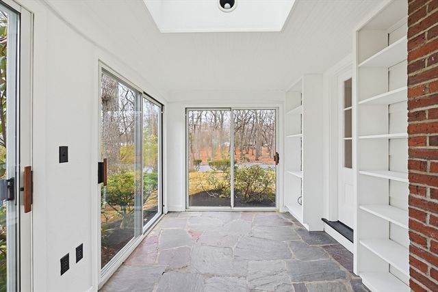 155 Bond St, Norwood, MA 02062