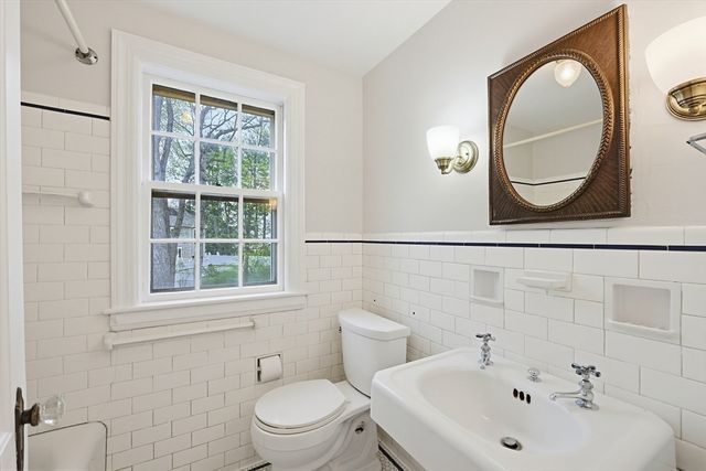 155 Bond St, Norwood, MA 02062