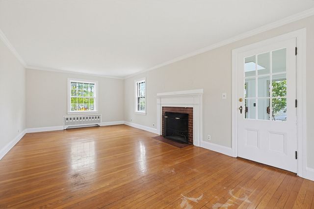 155 Bond St, Norwood, MA 02062
