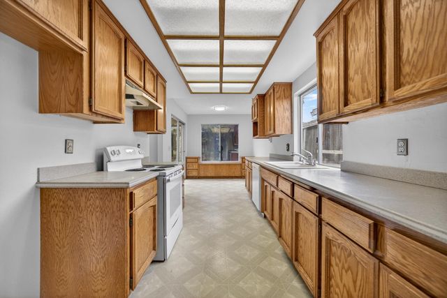 7998 Caceres Way, Sacramento, CA 95823