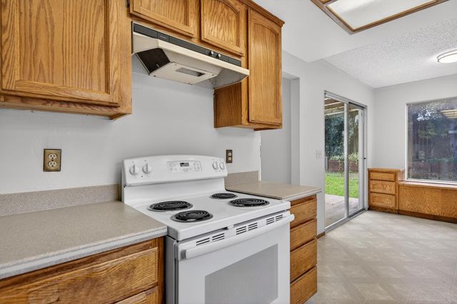 7998 Caceres Way, Sacramento, CA 95823