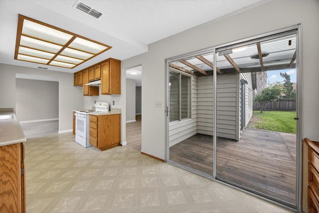 7998 Caceres Way, Sacramento, CA 95823