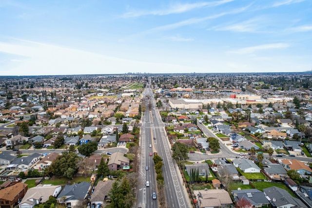 7998 Caceres Way, Sacramento, CA 95823