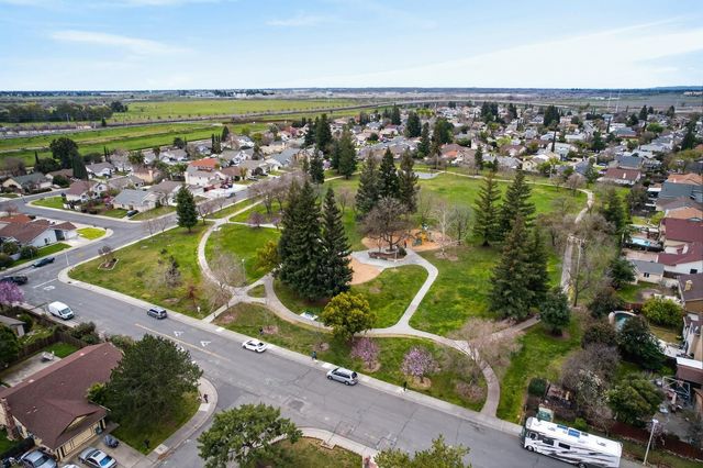 7998 Caceres Way, Sacramento, CA 95823