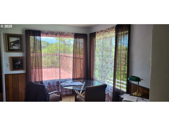 522 Se HILLSIDE Dr, Roseburg, OR 97470