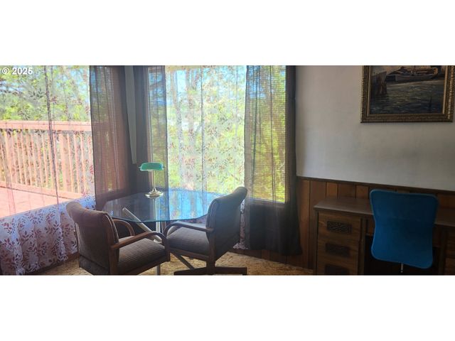 522 Se HILLSIDE Dr, Roseburg, OR 97470