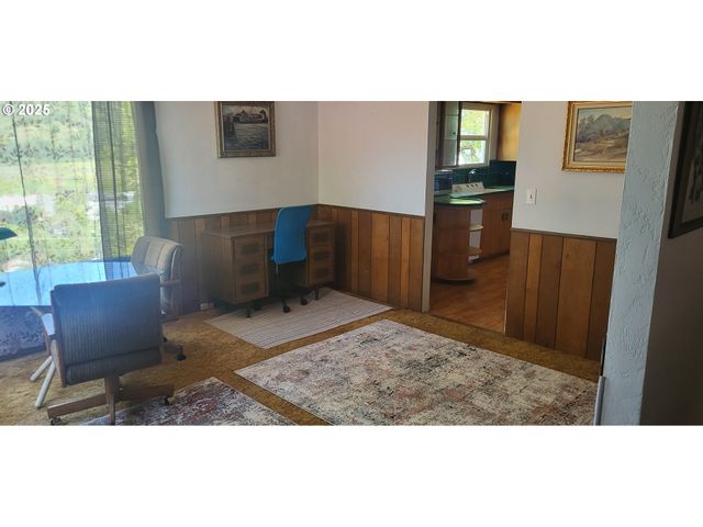 522 Se HILLSIDE Dr, Roseburg, OR 97470