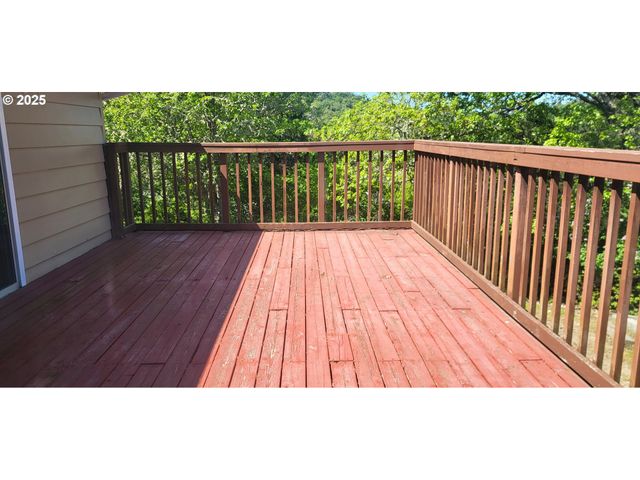 522 Se HILLSIDE Dr, Roseburg, OR 97470