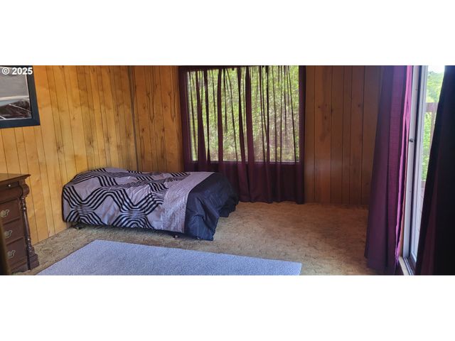 522 Se HILLSIDE Dr, Roseburg, OR 97470