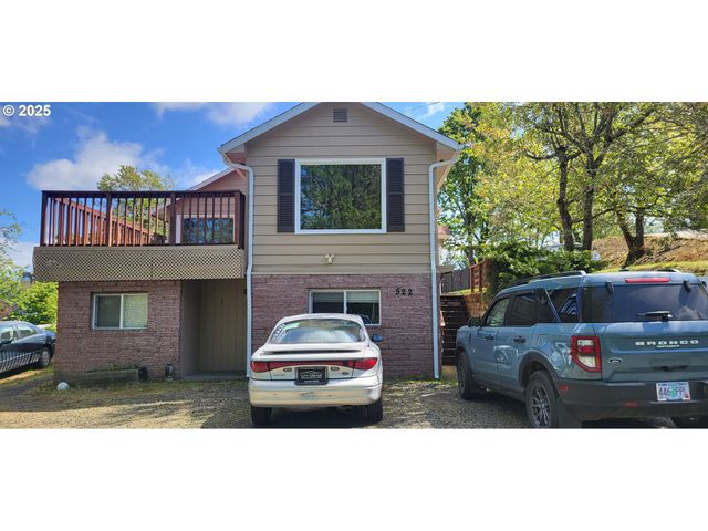522 Se HILLSIDE Dr, Roseburg, OR 97470