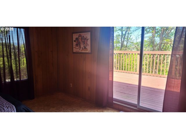 522 Se HILLSIDE Dr, Roseburg, OR 97470