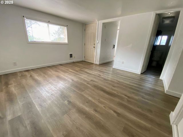522 Se HILLSIDE Dr, Roseburg, OR 97470