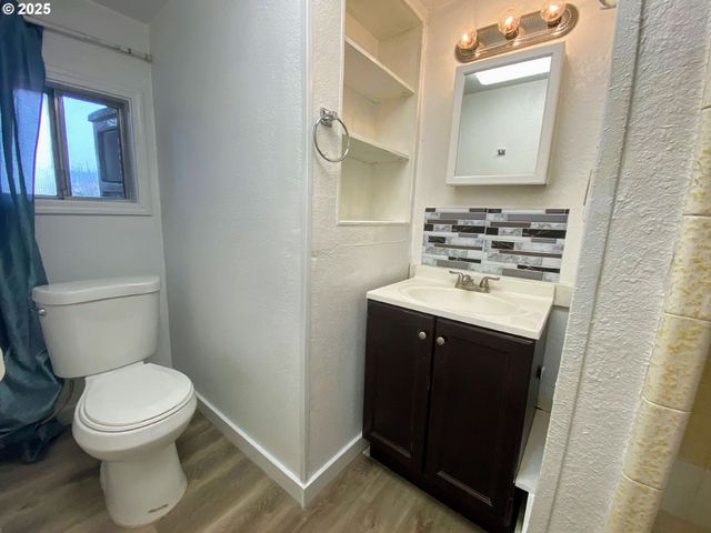 522 Se HILLSIDE Dr, Roseburg, OR 97470