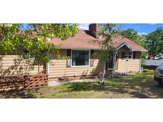 522 Se HILLSIDE Dr, Roseburg, OR 97470