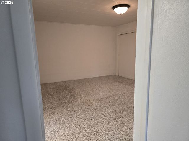 522 Se HILLSIDE Dr, Roseburg, OR 97470