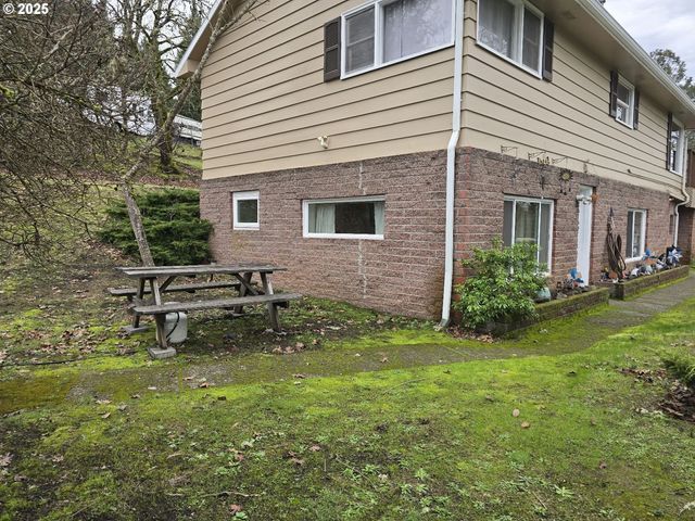 522 Se HILLSIDE Dr, Roseburg, OR 97470