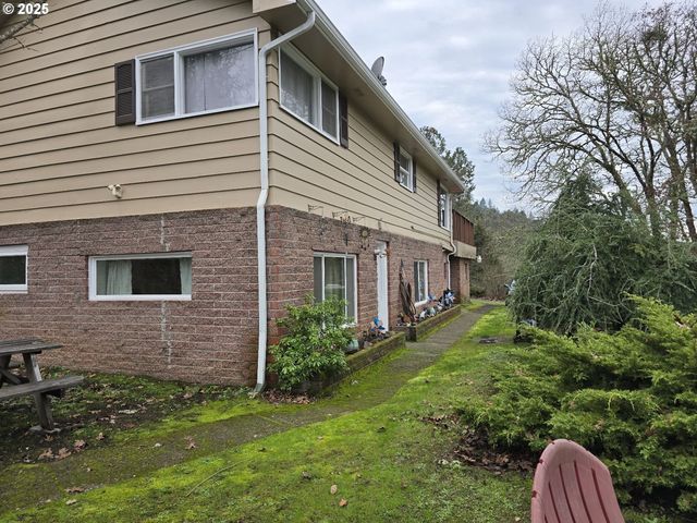 522 Se HILLSIDE Dr, Roseburg, OR 97470