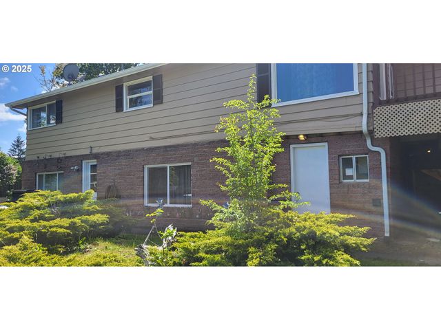 522 Se HILLSIDE Dr, Roseburg, OR 97470