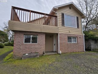 522 Se HILLSIDE Dr, Roseburg, OR 97470
