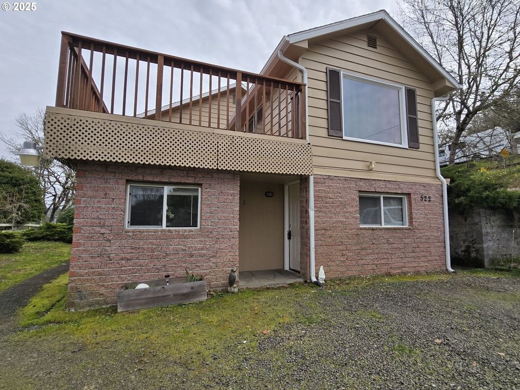 522 Se HILLSIDE Dr, Roseburg, OR 97470