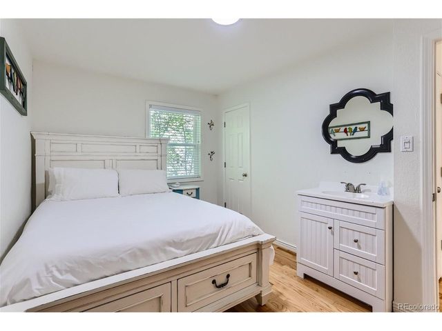 1525 S Bellaire St, Denver, CO 80222