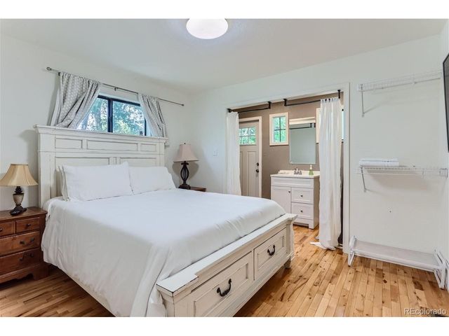 1525 S Bellaire St, Denver, CO 80222