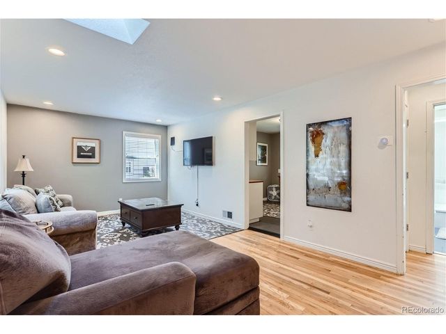 1525 S Bellaire St, Denver, CO 80222