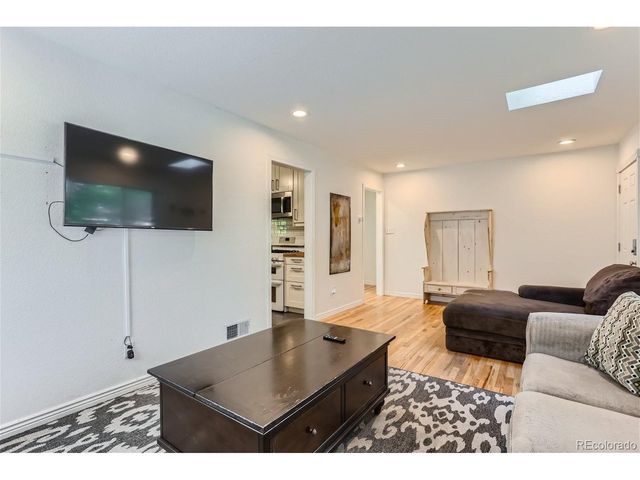 1525 S Bellaire St, Denver, CO 80222